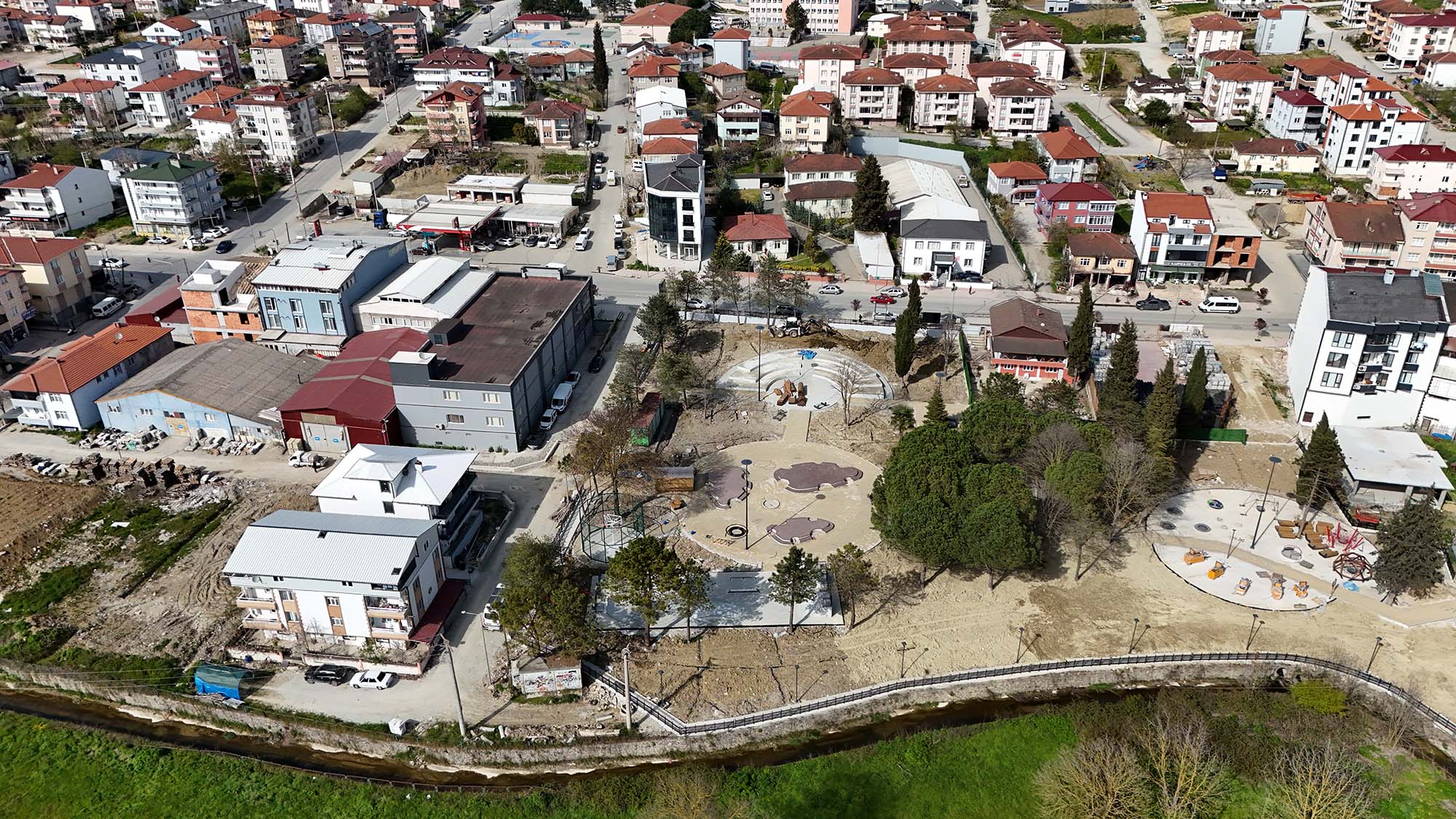 Kaynarca yeni buluşma noktasına kavuşuyor: Satranç alanı, ayak tenisi, tırmanma alanı, kaykay pisti…