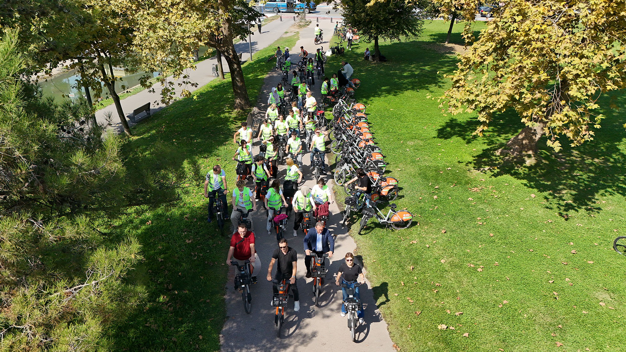 Misafir gençler Sakarya’da ‘yeşil gelecek’ için pedal çevirdi