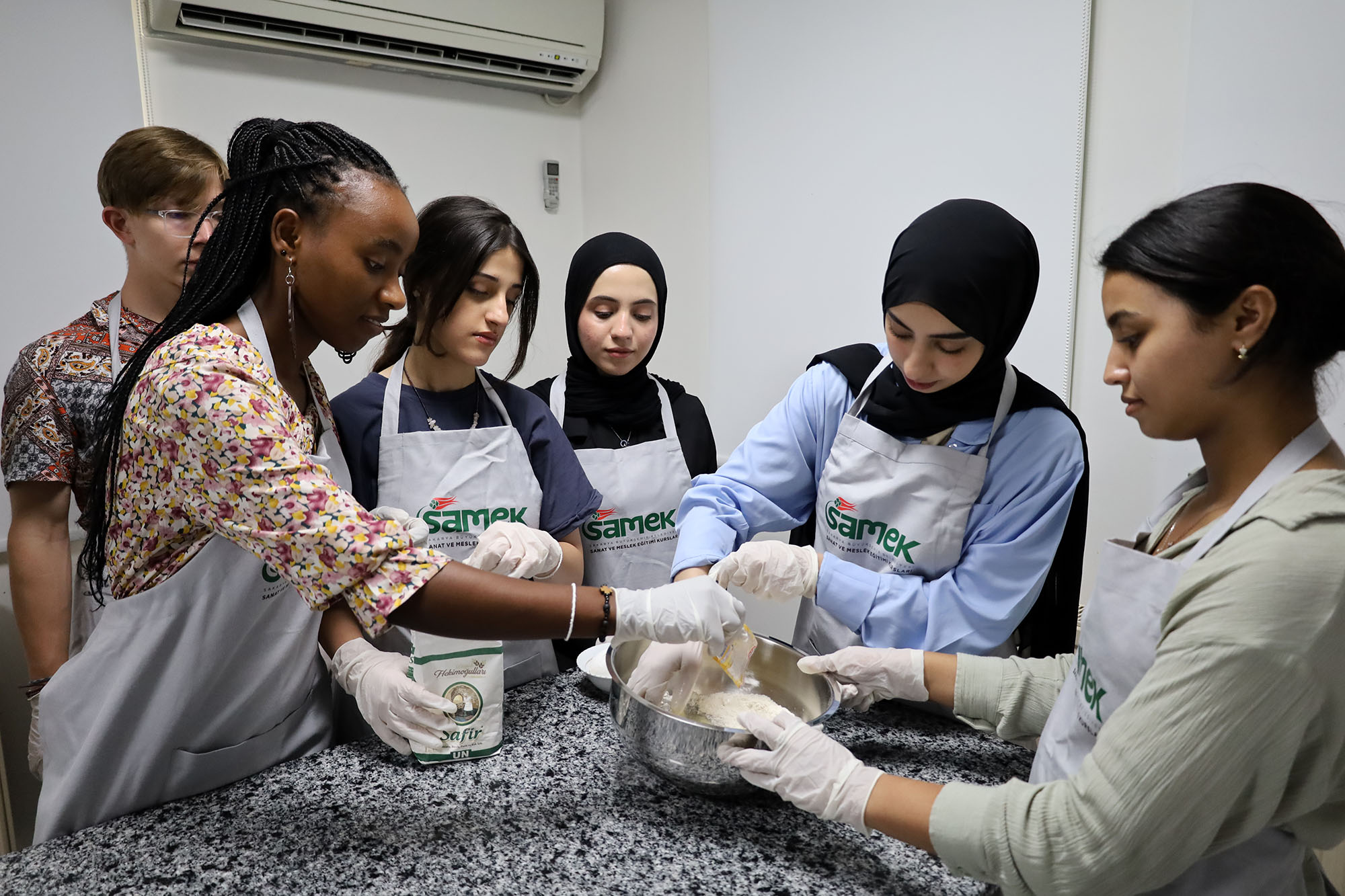 Dünyanın dört bir yanından gençler Büyükşehirle Türk kültürünü tanıdı