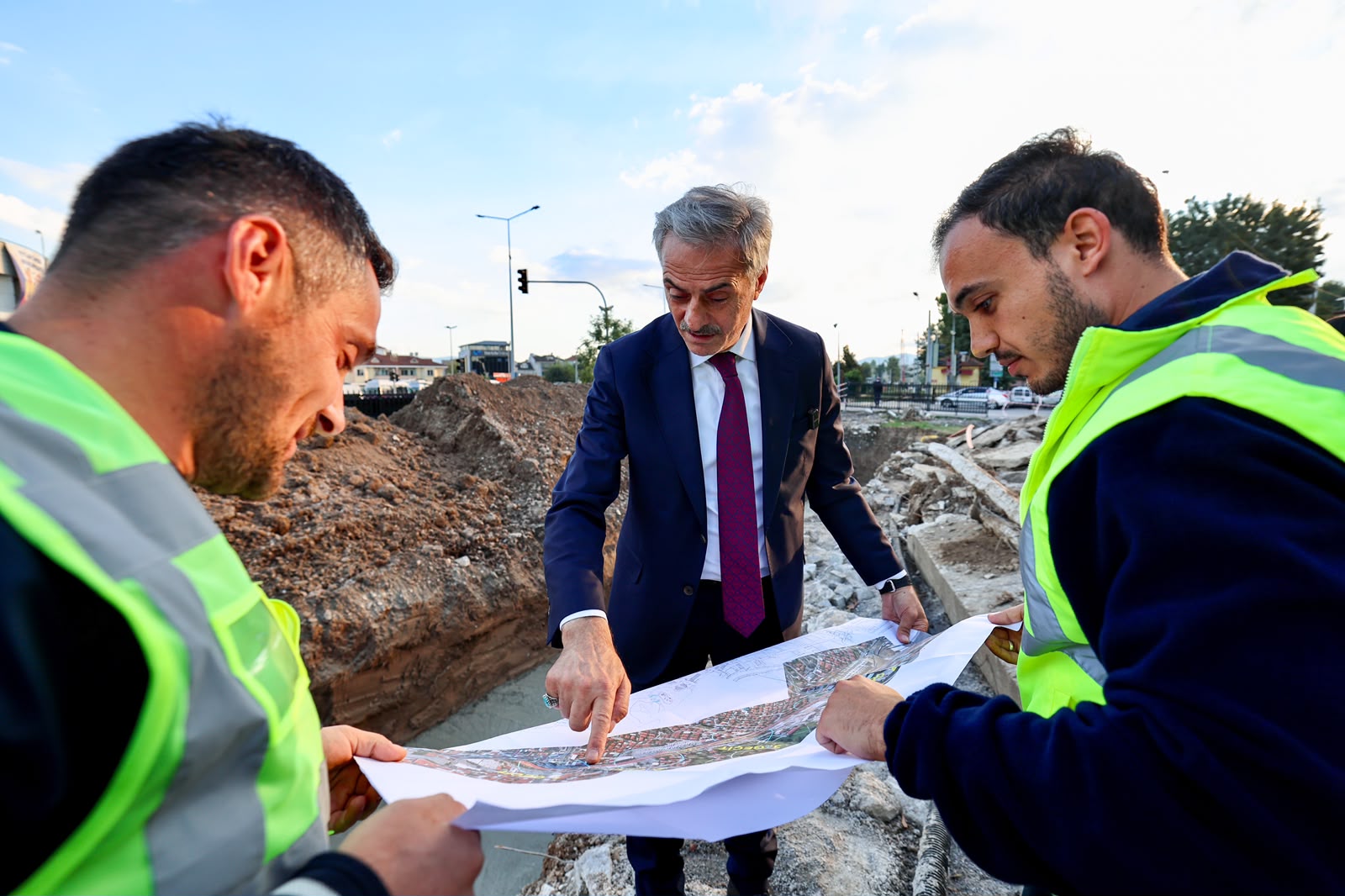 Raylar dönüşüyor, merkeze yemyeşil bir koridor geliyor: Kazıya geçildi, Yusuf Alemdar bizzat yerinde inceledi