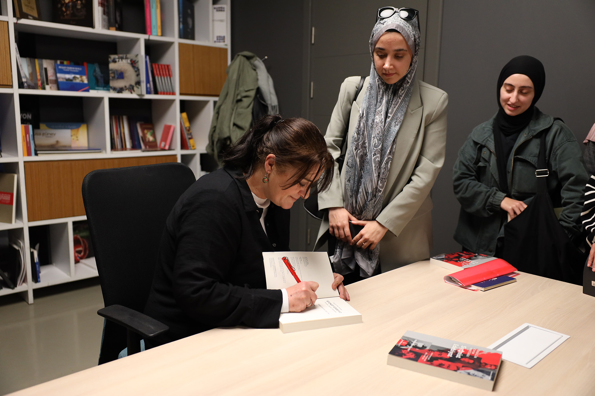 “Sahadaki gerçekler tüm edebi kurguları yerle bir etti”