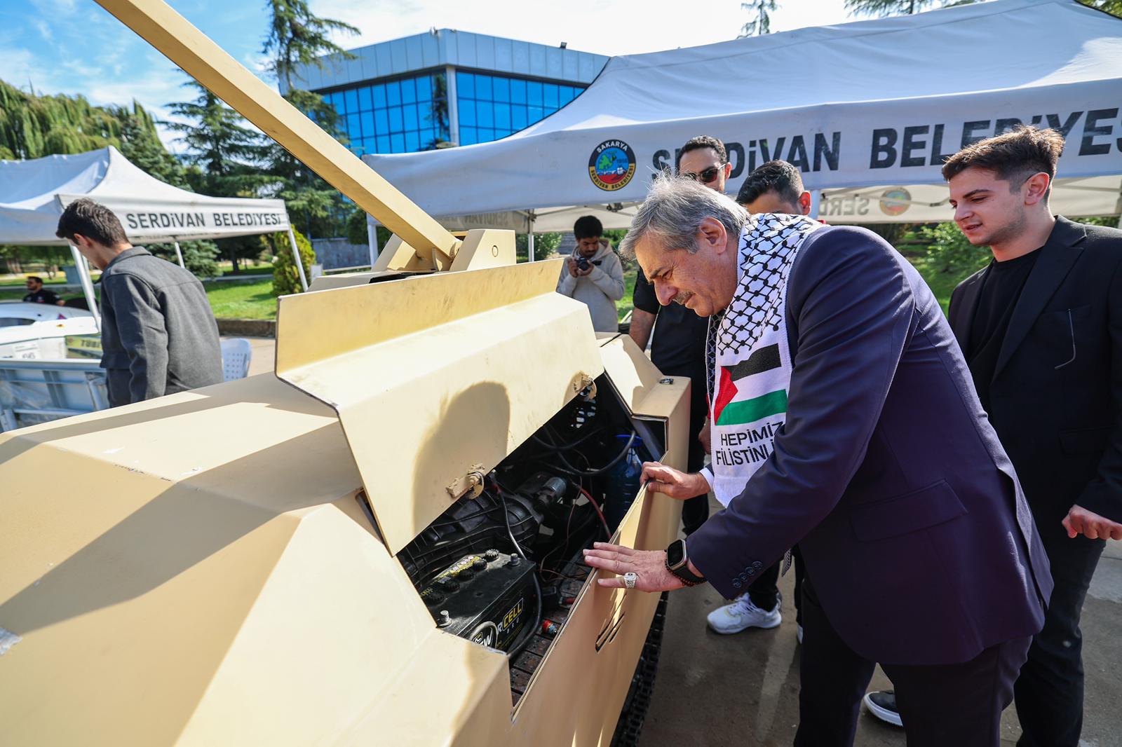 Yusuf Alemdar güzel gelişmeyi gençlerle paylaştı: “Şehir Kütüphanesi için çalışmalar başlıyor”