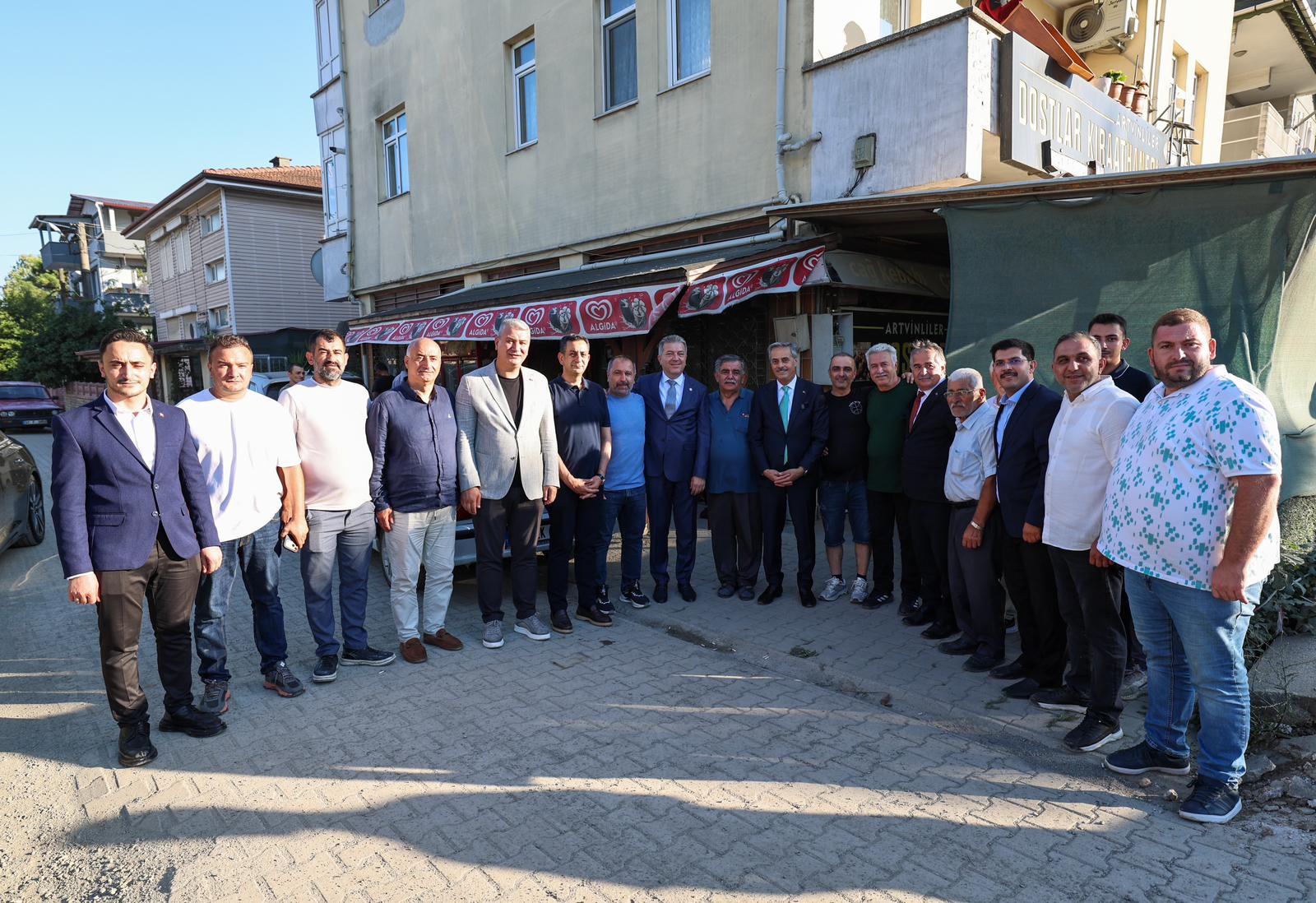 “Arifiye Atatürk Caddesi’ni baştan aşağı yeniliyoruz”