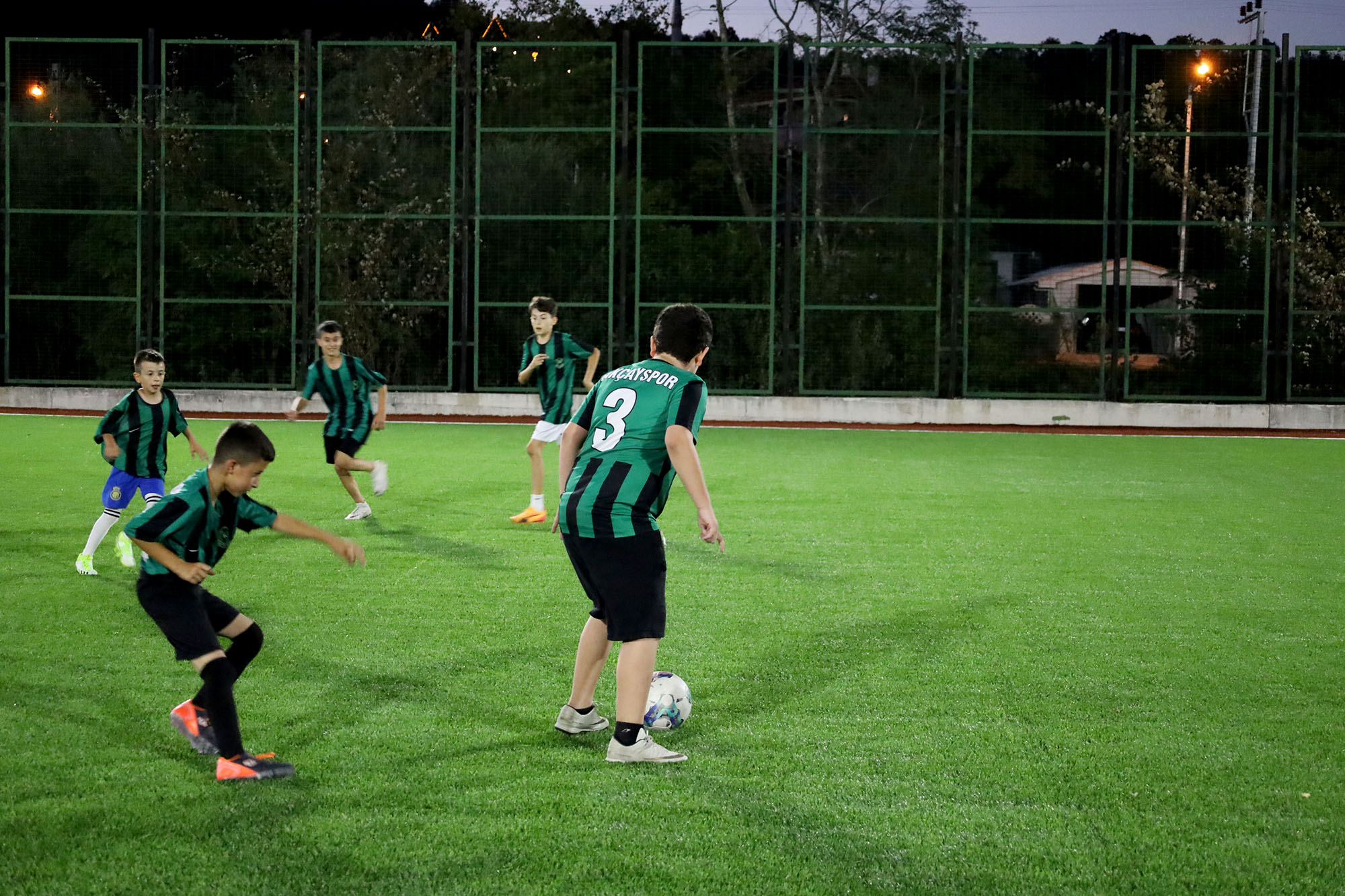 Gençler için yeni spor alanı: Sapanca Akçay’ın futbol tesisine yeni yüz