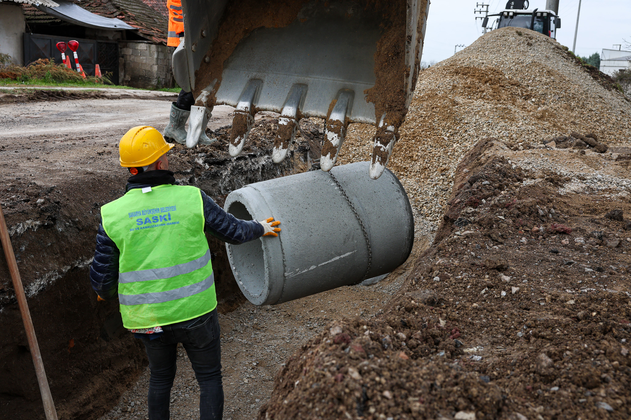 Karakamış Mahallesi’nin yağmur suyu altyapısı yeni hat ile güçleniyor