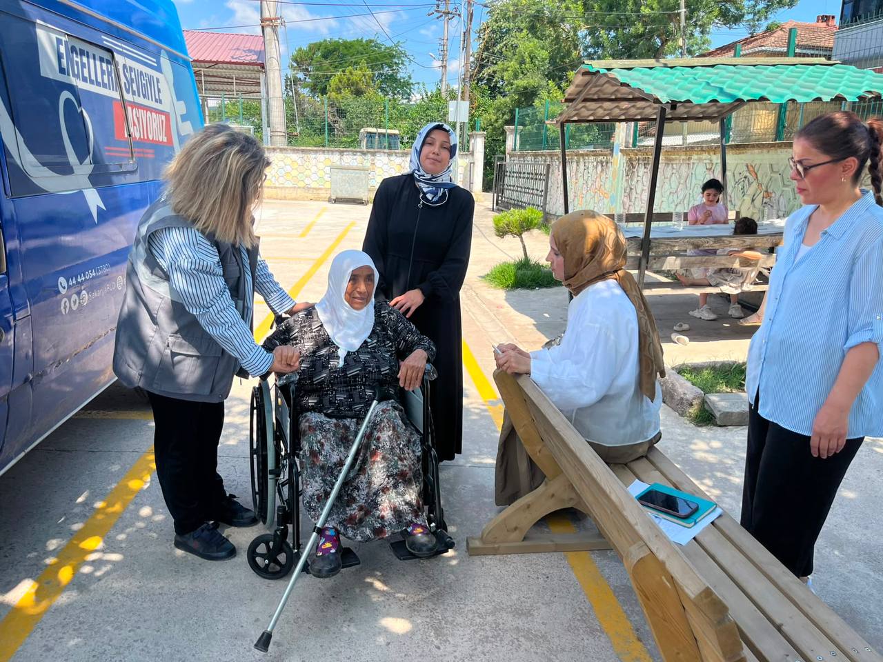 Gezici Umut Atölyesi özel bireylerle Karasu ve Söğütlü’de buluştu