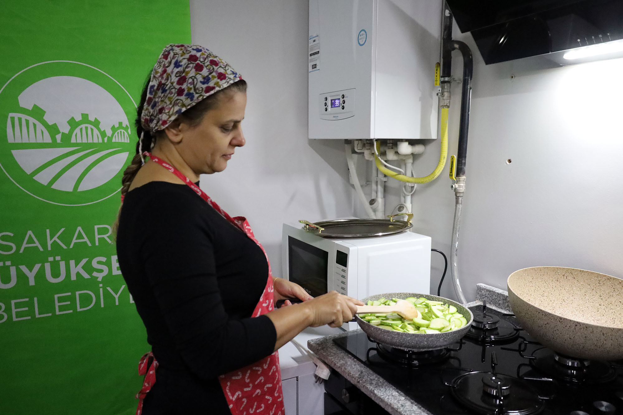 Büyükşehir’den Arifiye’ye profesyonel mutfak atölyesi