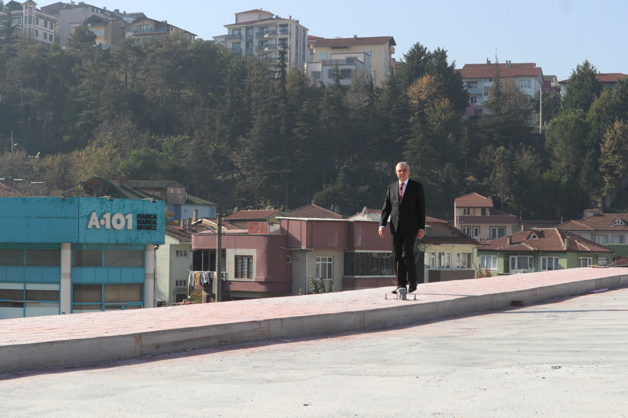 “Sakarya Köprülü Kavşağı’nı bu hafta  iki yönlü olarak trafiğe açacağız”