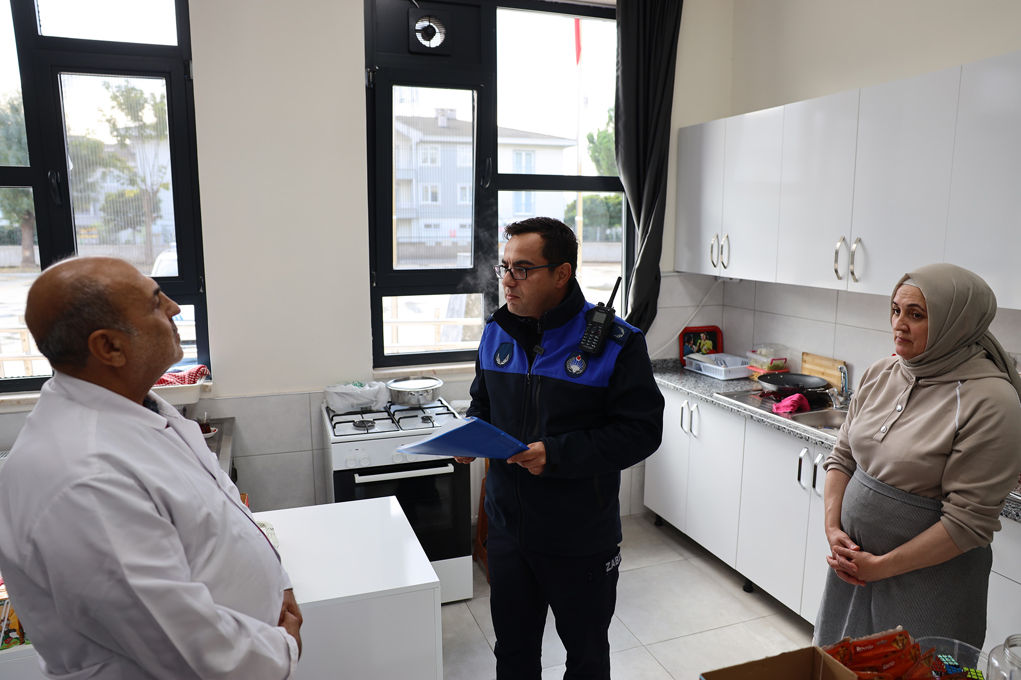 Okul kantinlerine denetim: Çocukların sağlığı için ürünleri tek tek incelediler