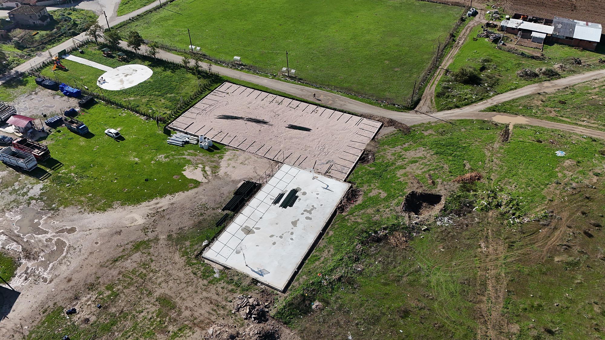 Büyükşehir’den Geyve’de Eşme ve Bayat’a spor kompleksi