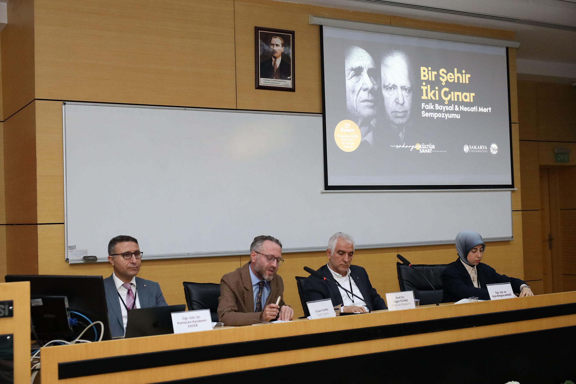 ‘Bir Şehir İki Çınar’ sempozyumunun ilk oturumu Faik Baysal oldu