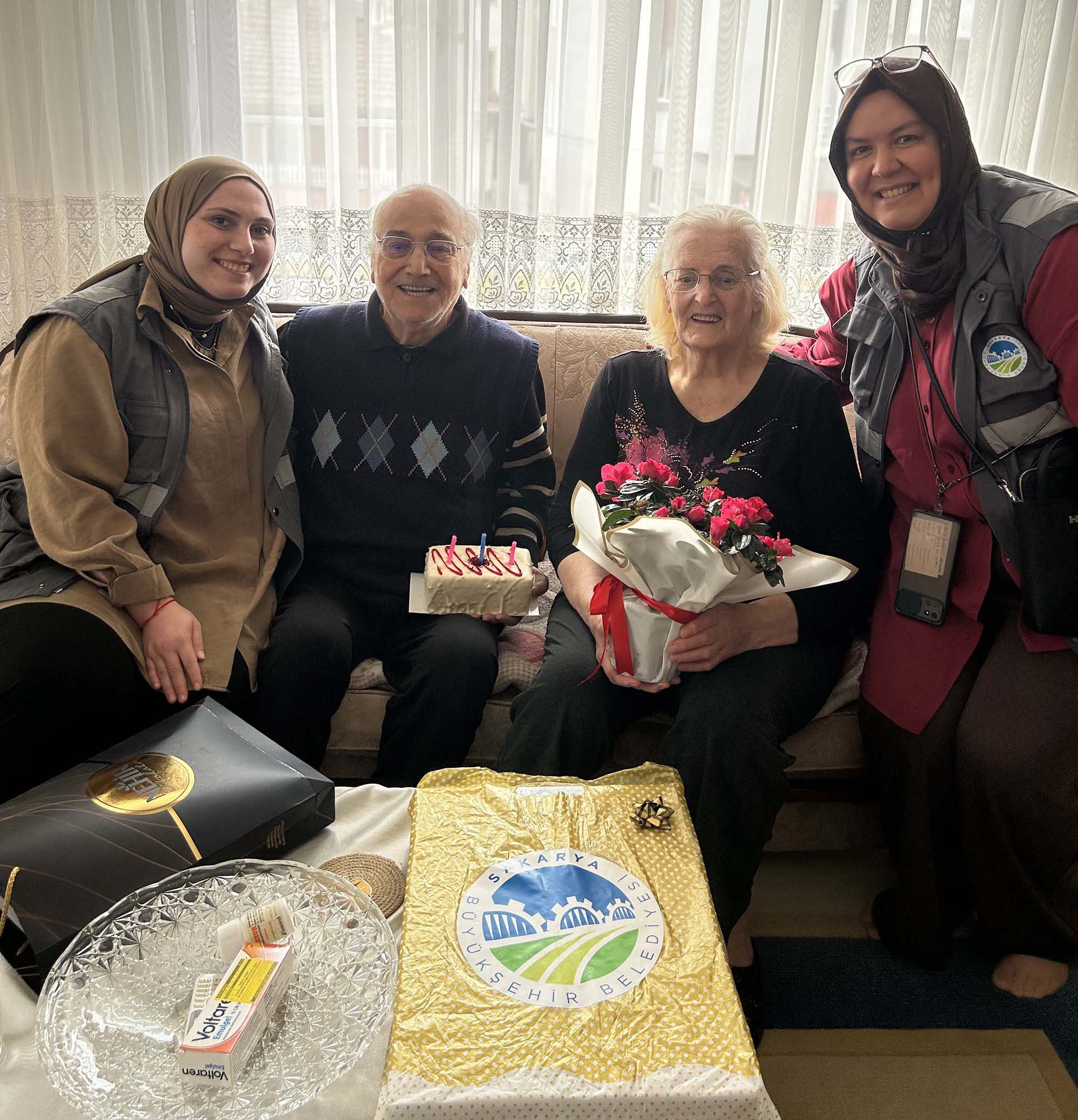 Büyükşehir ekipleri 65 yıllık evliliğin yıldönümüne şahit oldu