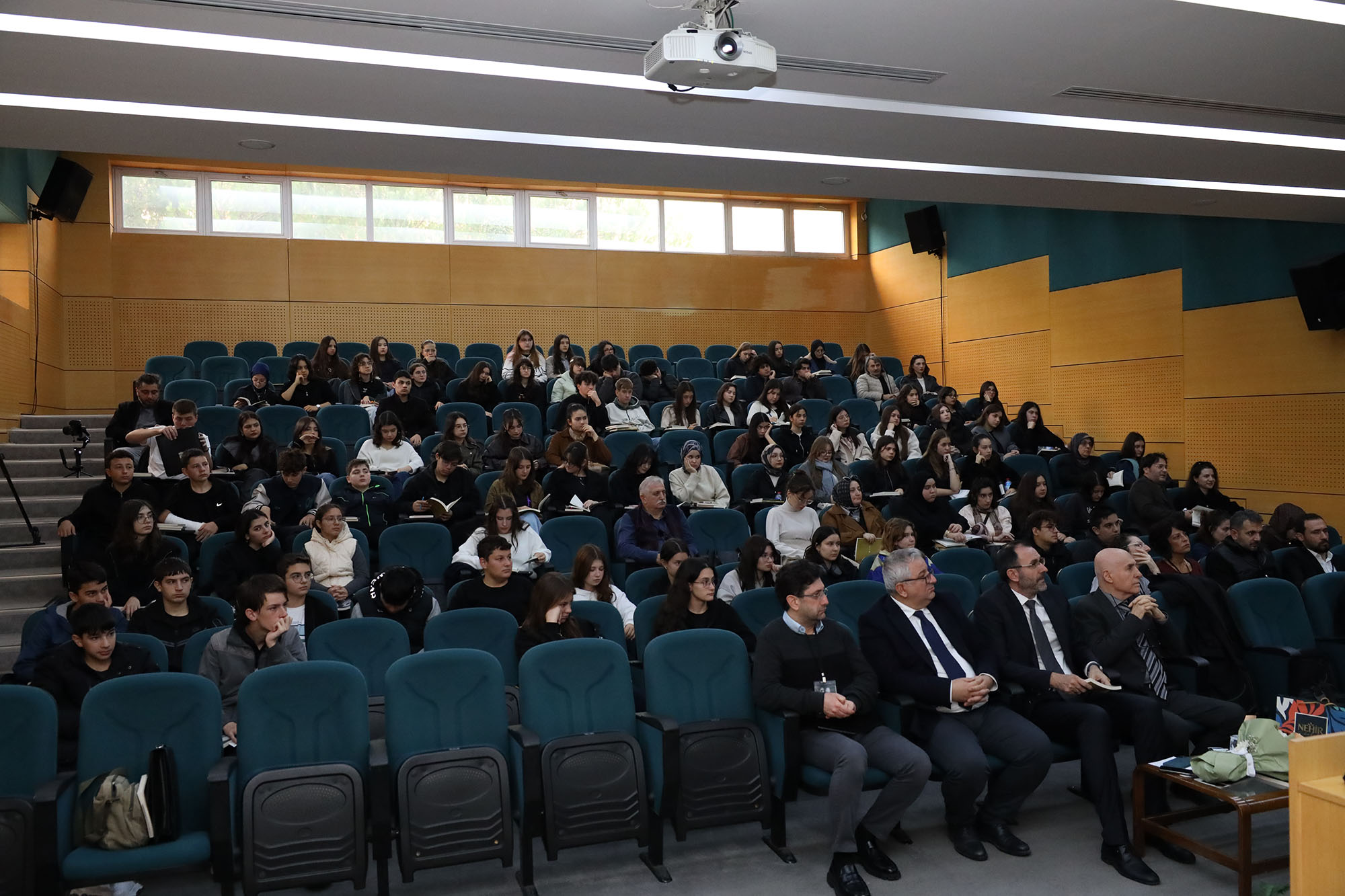 ‘Bir Şehir İki Çınar’ sempozyumunun ilk oturumu Faik Baysal oldu
