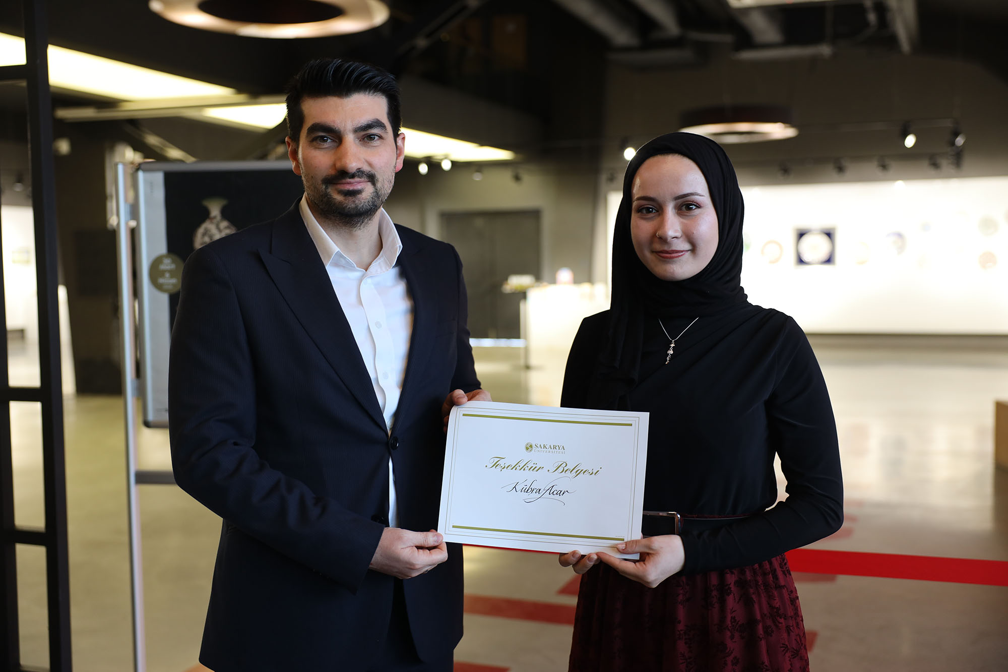 Genç sanatçıların hazırladığı “Topraktan Geleneğe Çini” sergisi OSM’de açıldı