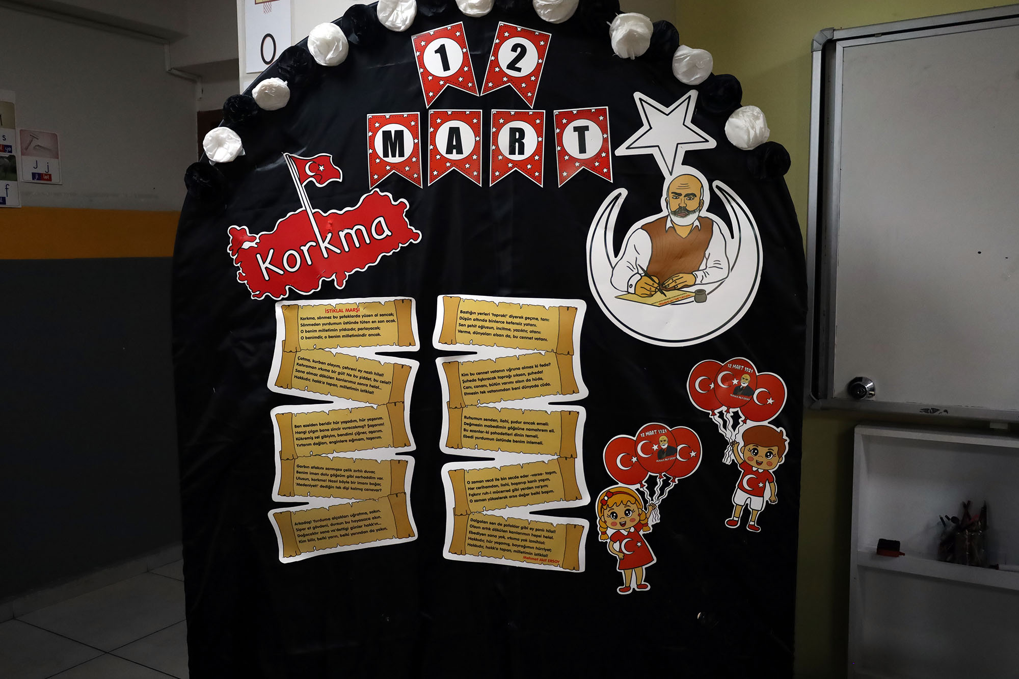 Büyükşehir, öğrencilerle milli marşı andı