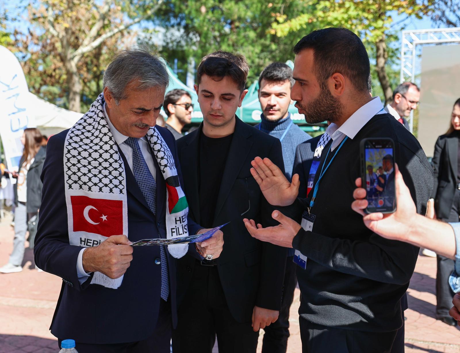 Yusuf Alemdar güzel gelişmeyi gençlerle paylaştı: “Şehir Kütüphanesi için çalışmalar başlıyor”