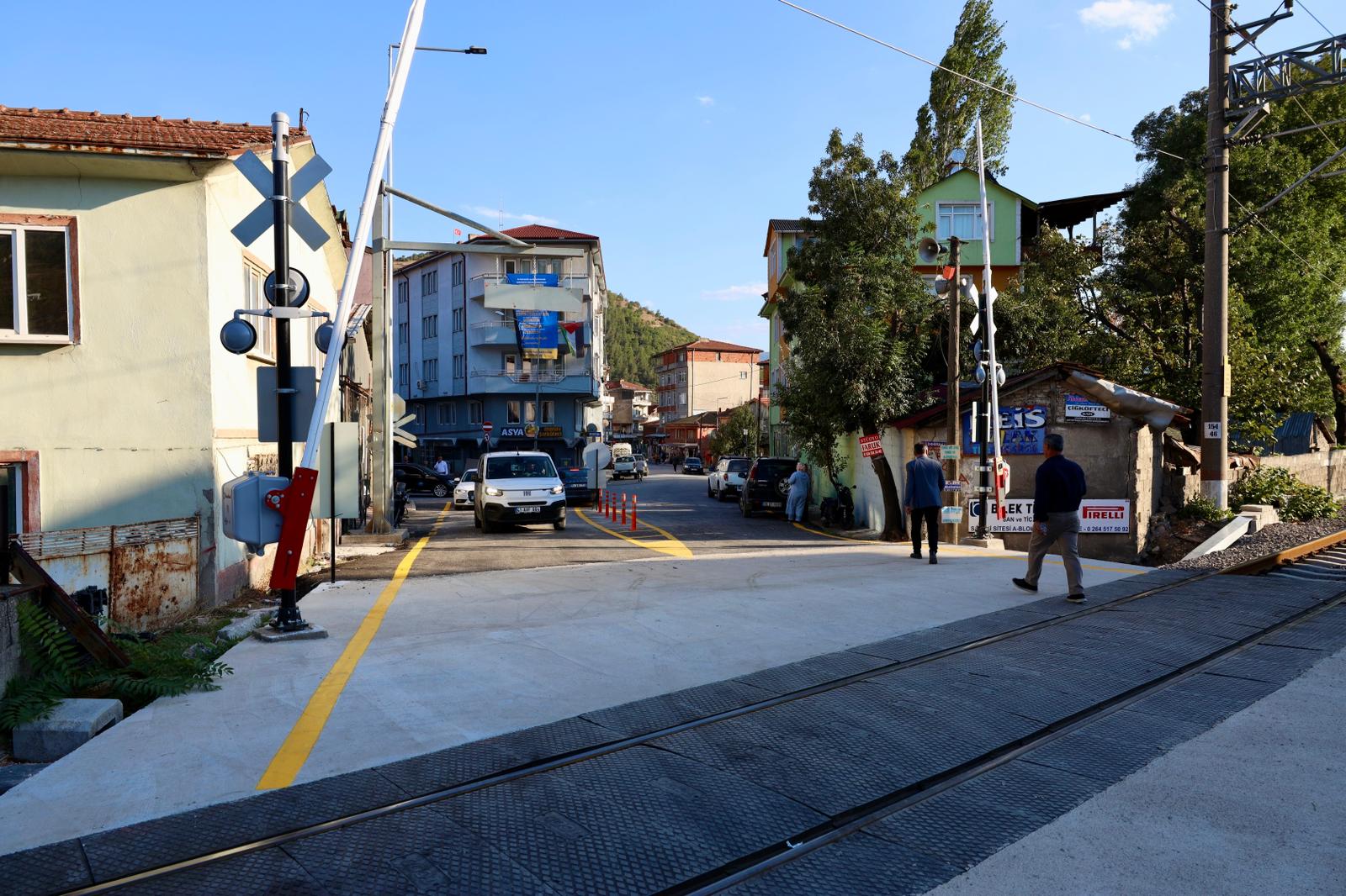 11 yıllık hasret sona erdi: Alifuatpaşa Hemzemin Geçidi açıldı