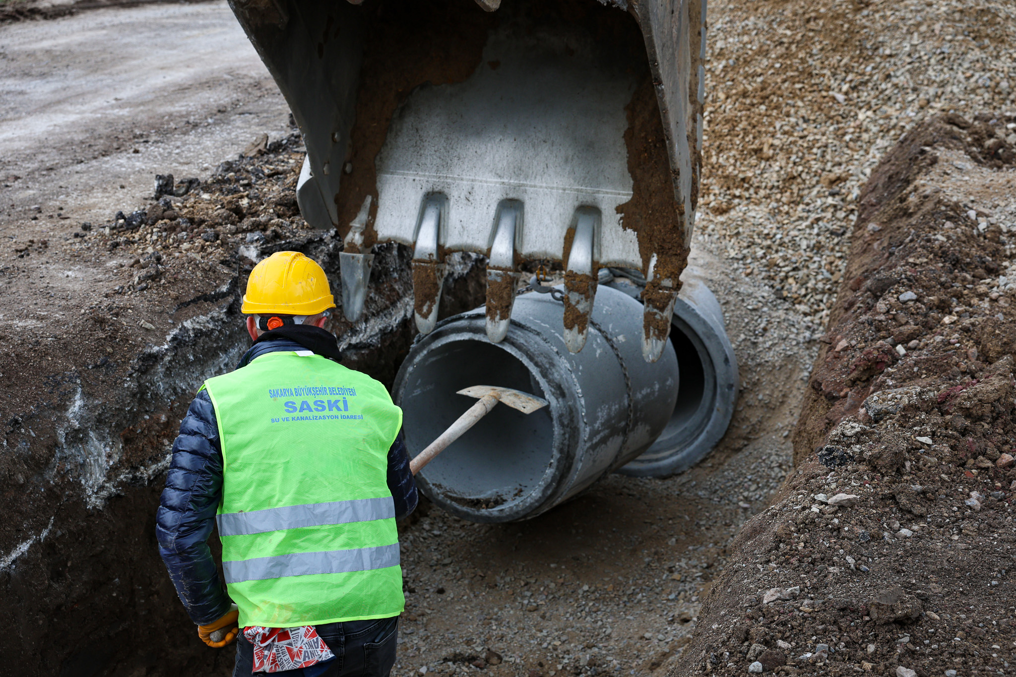 Karakamış Mahallesi’ne 3 bin 500 metrelik yağmursuyu hattı kısa sürede kazandırıldı
