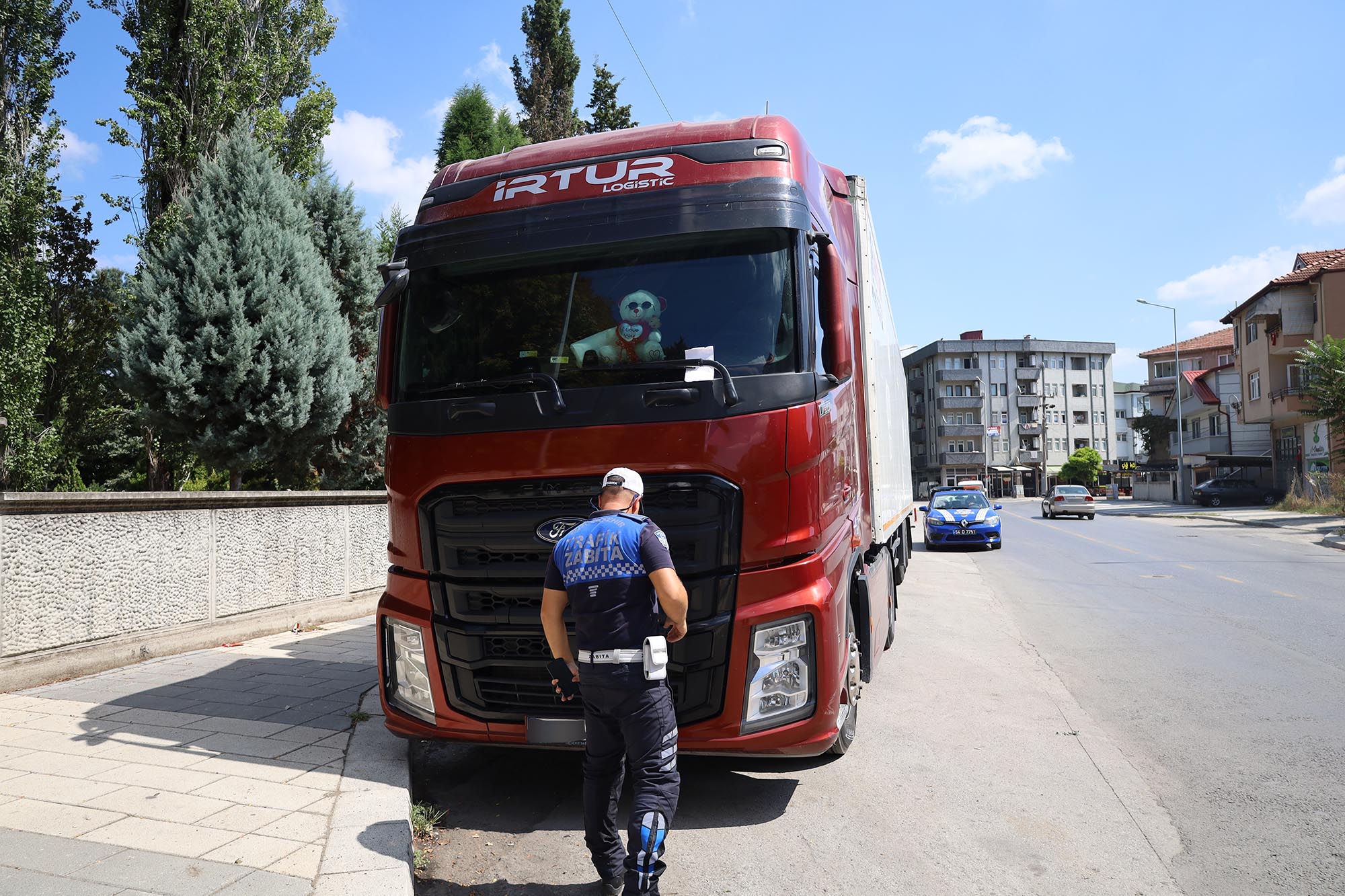 Büyükşehir zabıtası tek tek uyardı: “Yaya geçişleri yayalarındır…”