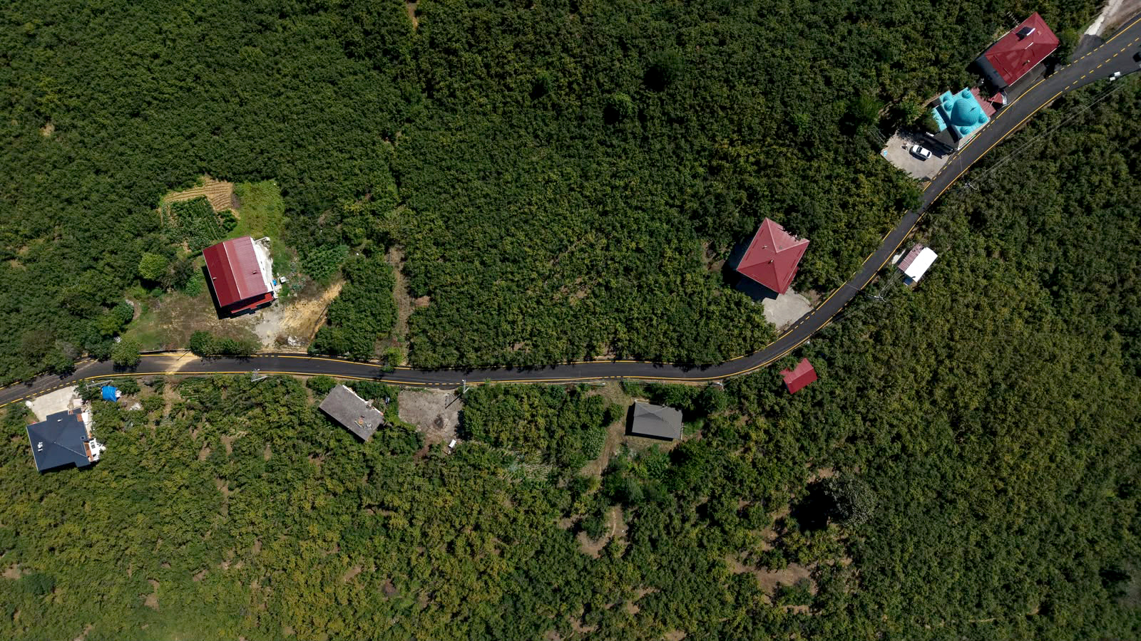 Kocaali’de asfaltın ardından yollar çizgilerle güvenli hale geldi