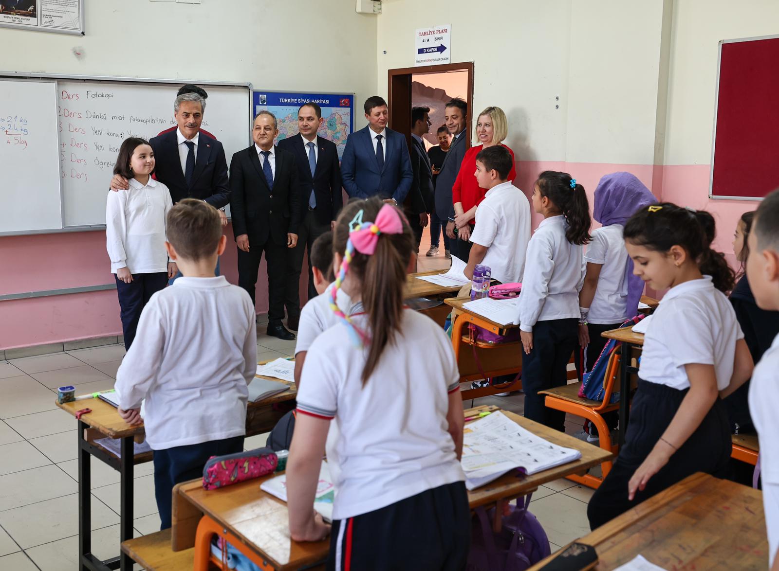 Minik Ravza arkadaşlarına verdiği ‘Yusuf Alemdar’ı getireceğim’ sözünü tuttu