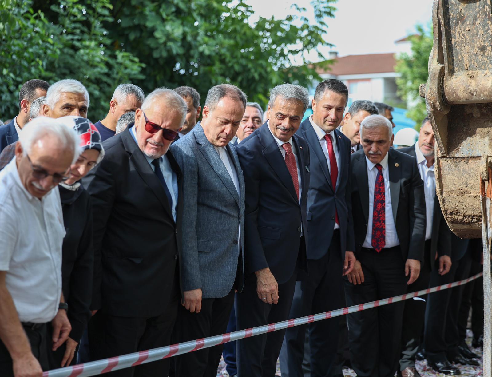‘Hendek’e yeni bir arıtma tesisi kazandırıyoruz’