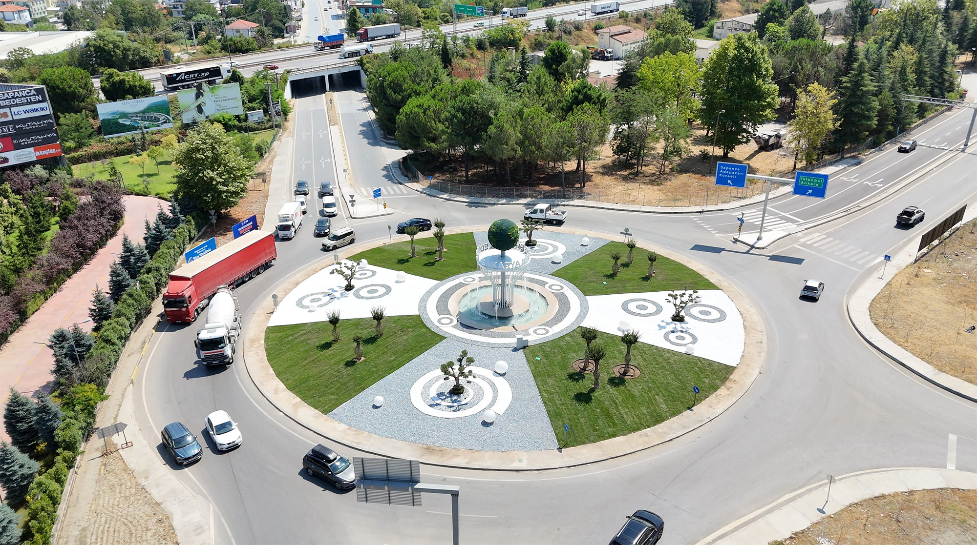 Büyükşehir Sapanca’nın zarafetini misafirlerin giriş kapısına işledi