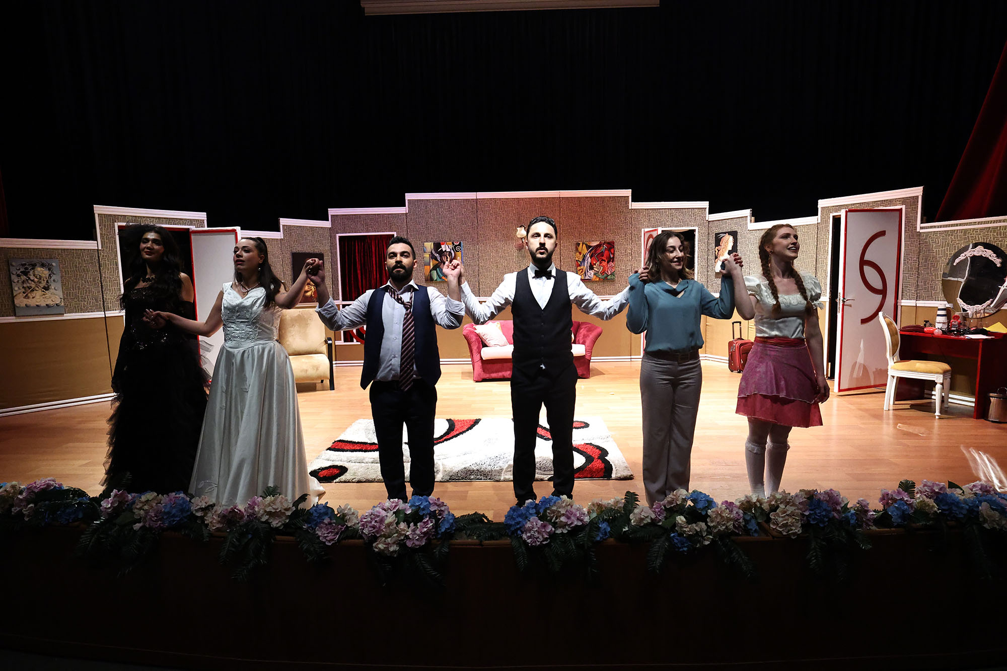 “Şahane Düğün” oyununa yoğun ilgi