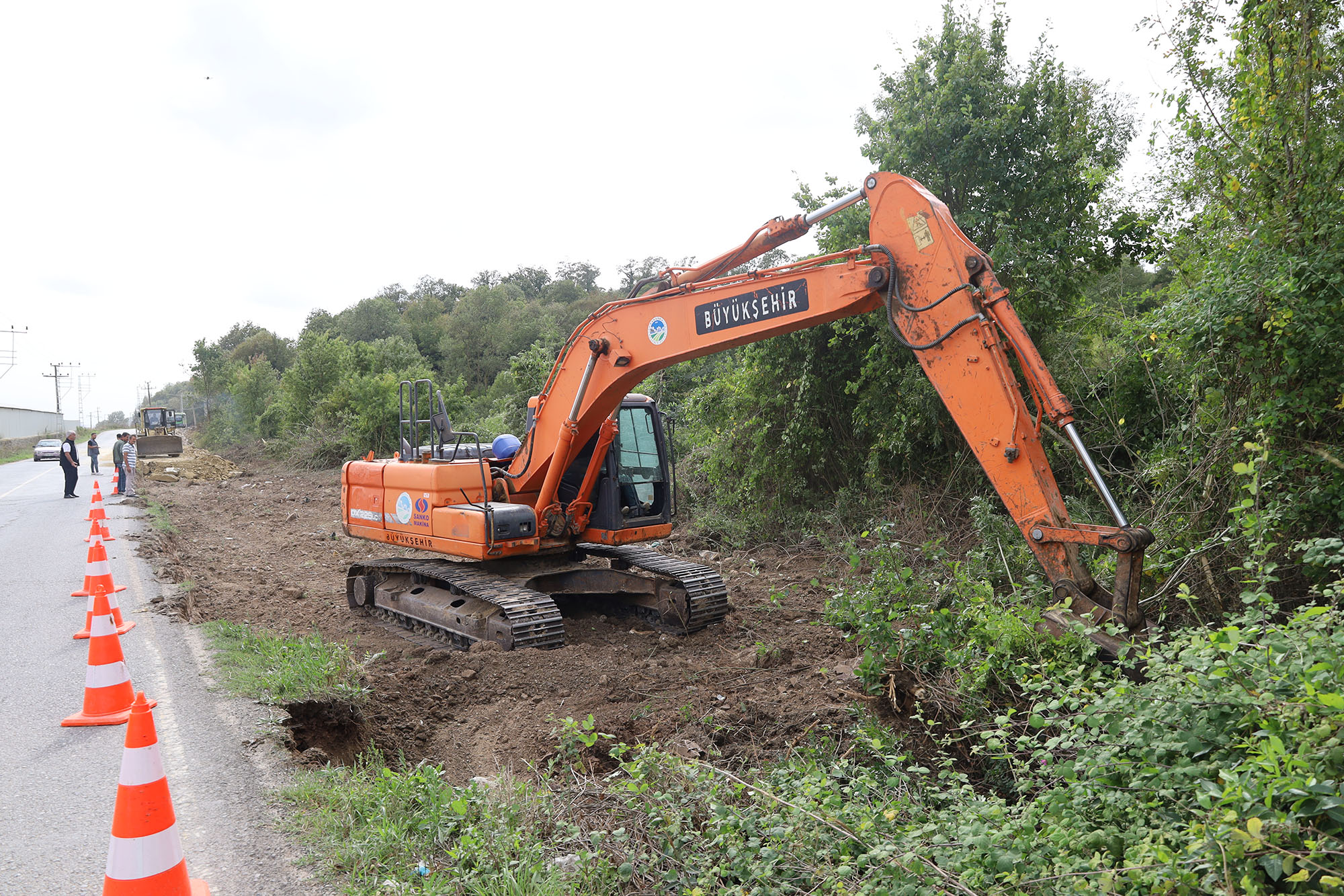 Büyükşehir’den 20 mahalleye ulaşımı kolaylaştıracak yol hamlesi