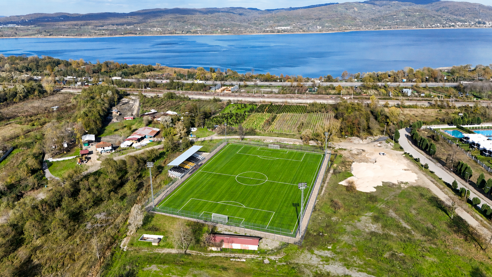 Büyükşehir, Sapanca ve Arifiye’deki iki futbol sahasını FIFA standartlarında yeniliyor