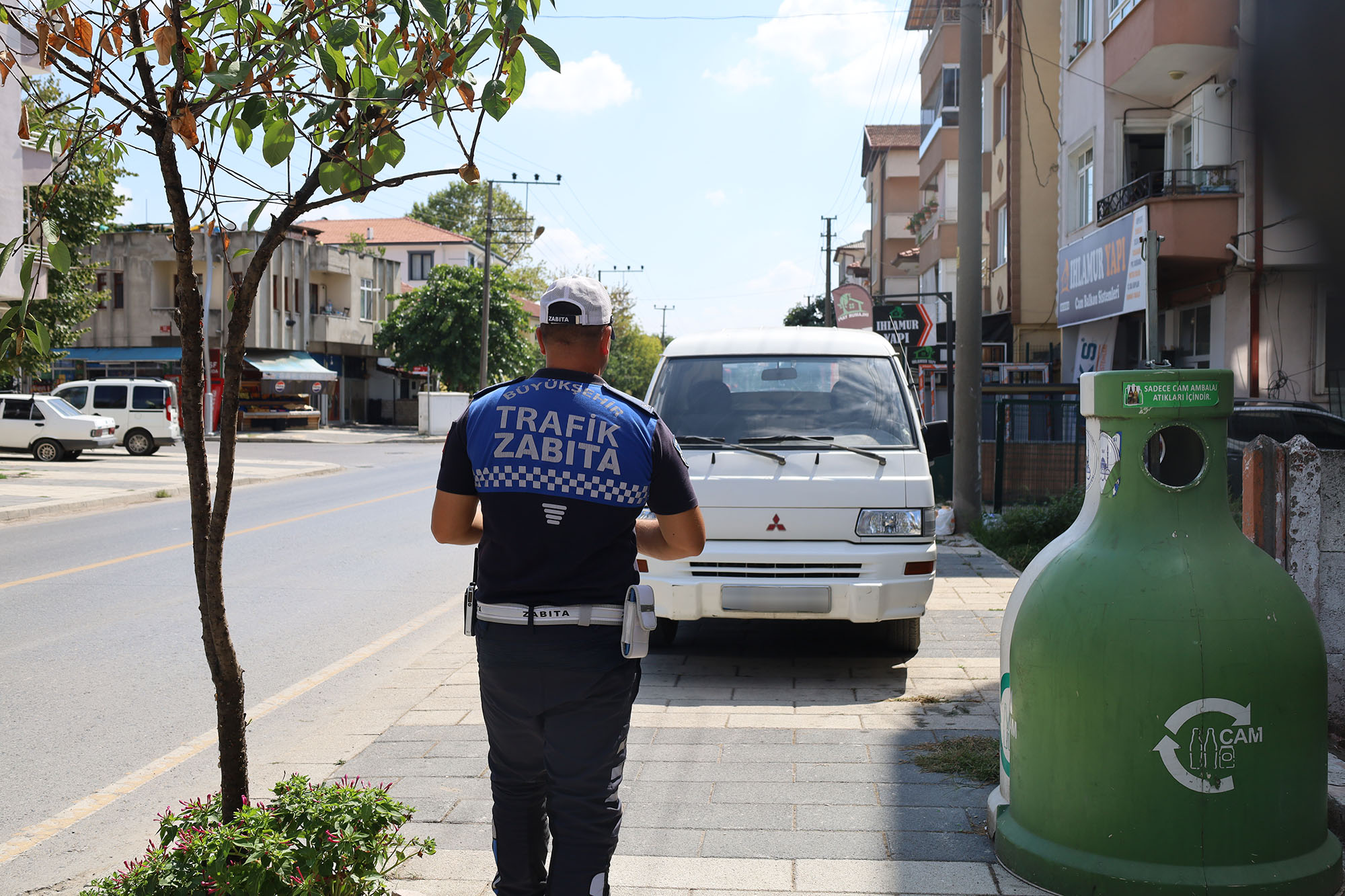 Büyükşehir zabıtası tek tek uyardı: “Yaya geçişleri yayalarındır…”