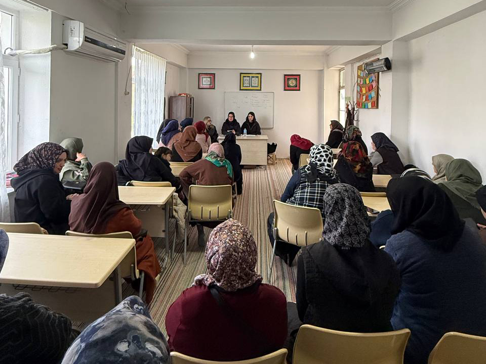 Büyükşehir’in “Kadın Kadına” projesi Akyazı’da devam etti