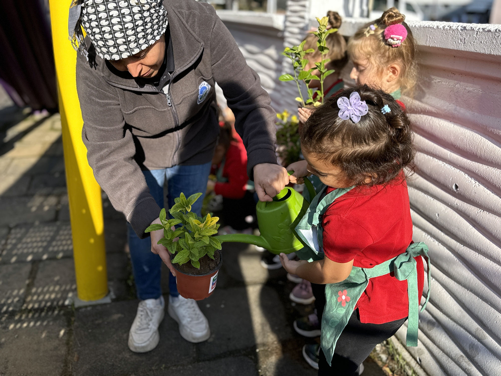 Toprağa dokunan minik eller Sakarya’da umudu ekti