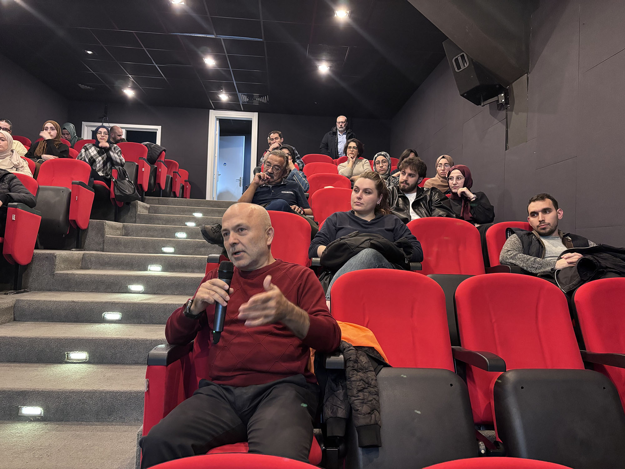 “Sinema insanın kendi hikâyesiyle yeniden karşılaşmasına imkân verir”