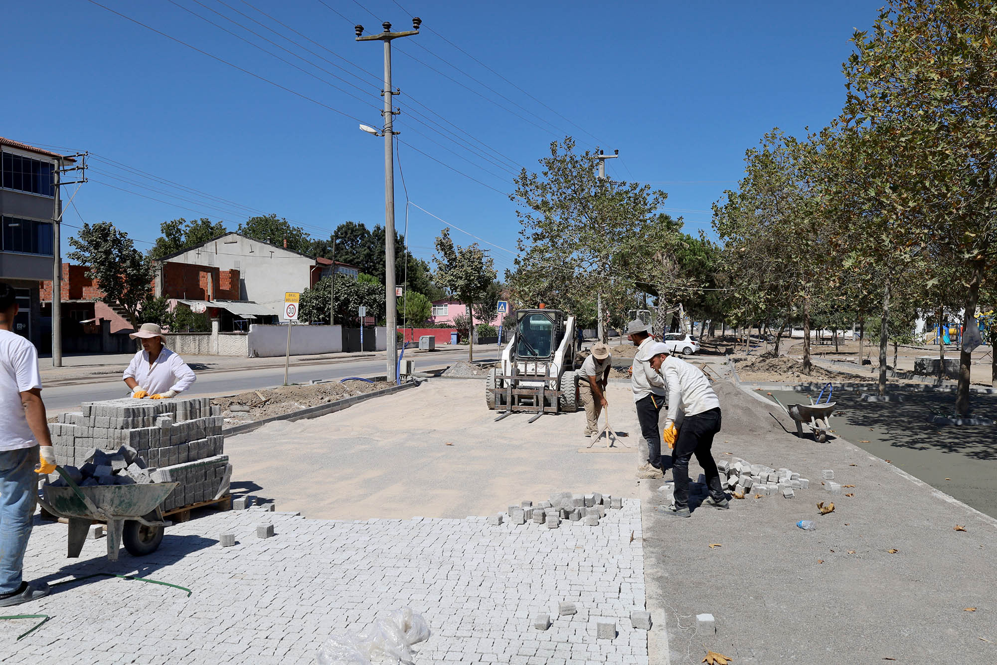Söğütlü’nün yeni sosyal alanı Ritim Park’ta çalışmalar devam ediyor