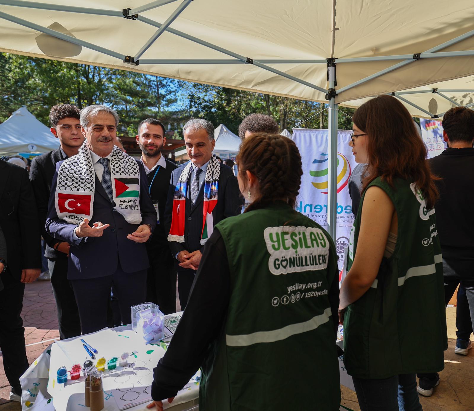 Yusuf Alemdar güzel gelişmeyi gençlerle paylaştı: “Şehir Kütüphanesi için çalışmalar başlıyor”