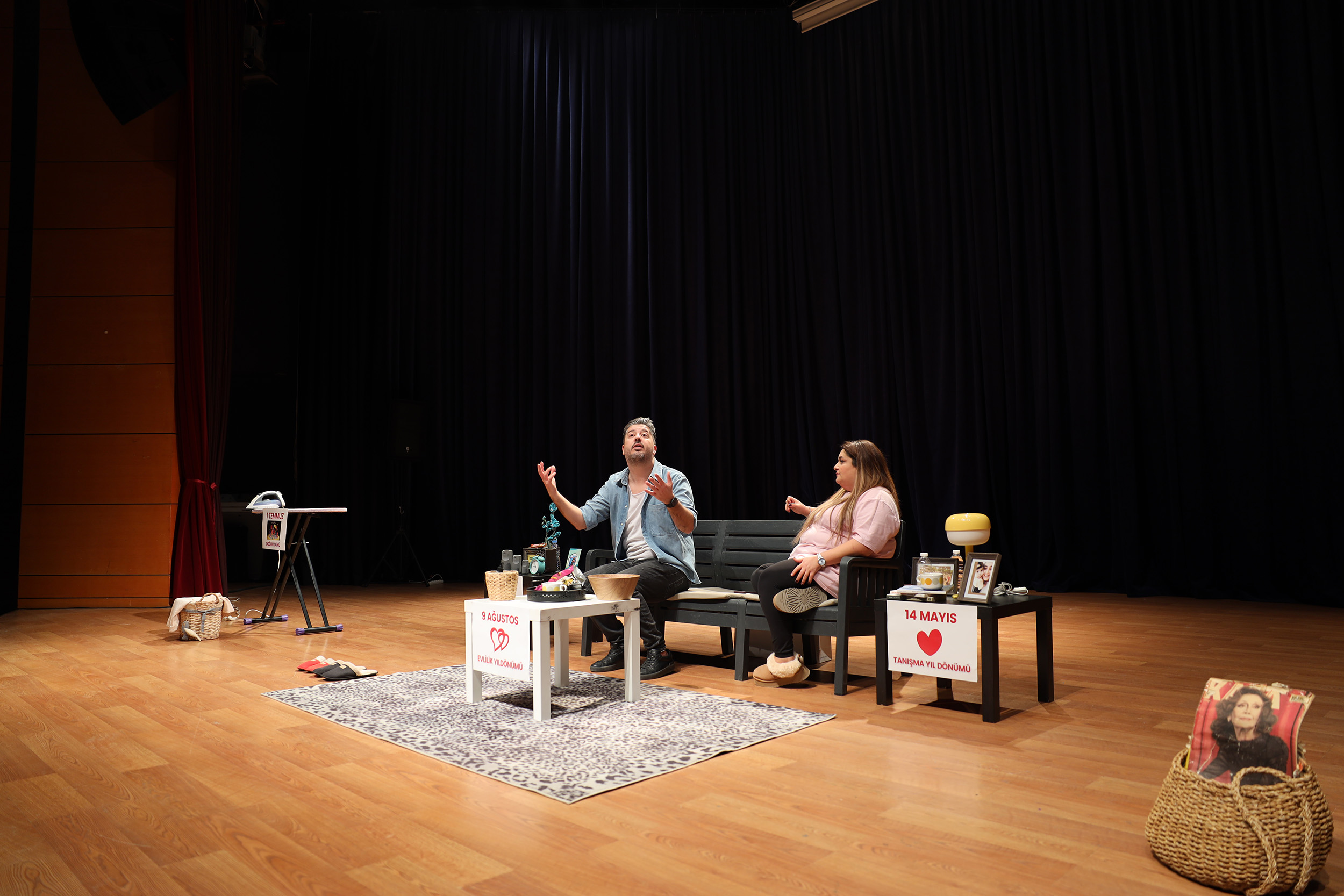 “Ruh Öküzüm” sahnedeydi, tiyatroseverler salonu doldurdu