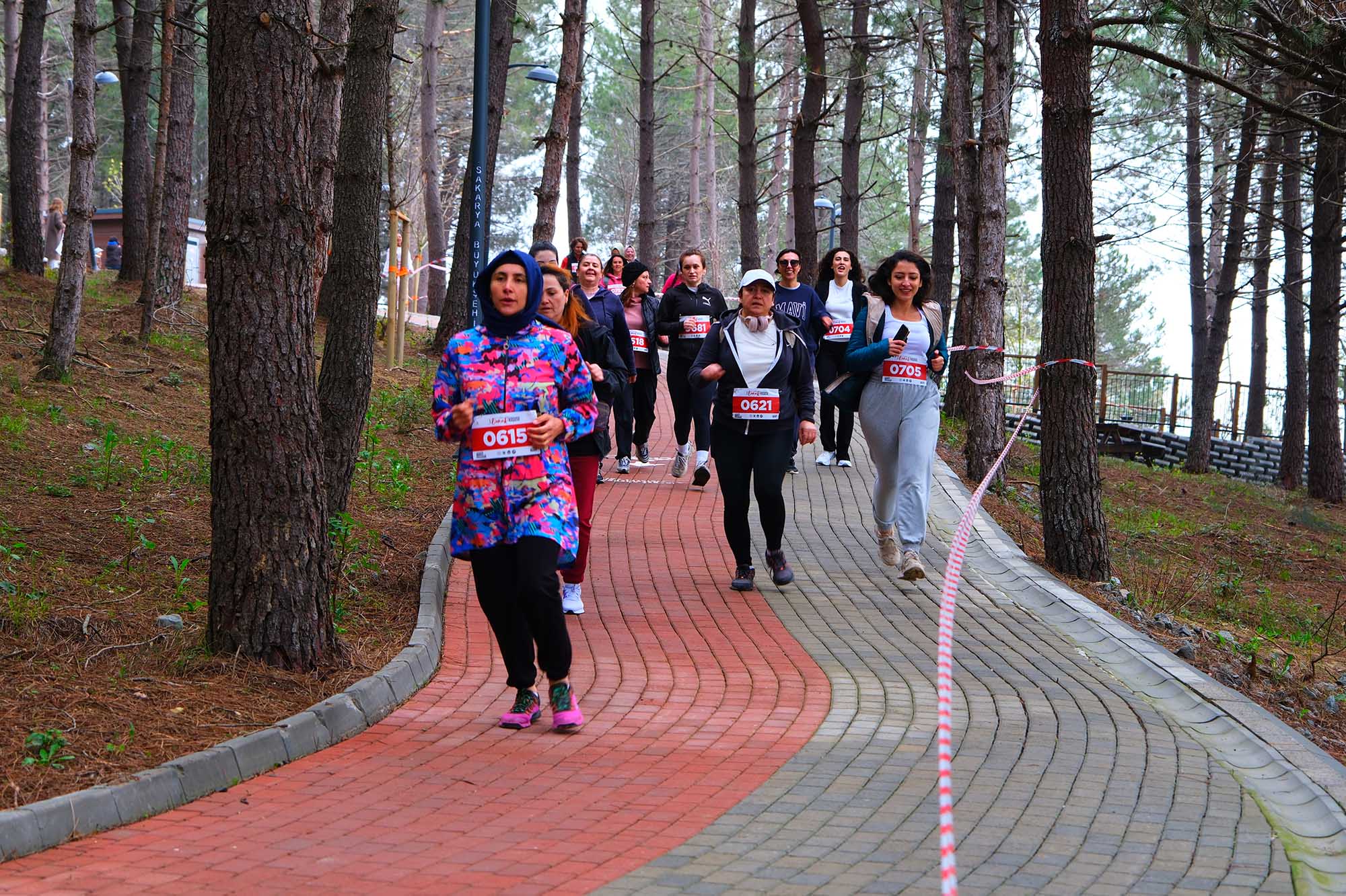 Sapanca’da Bahar Koşusu heyecanı: 700 sporcu Huzur Koridoru’nda buluştu