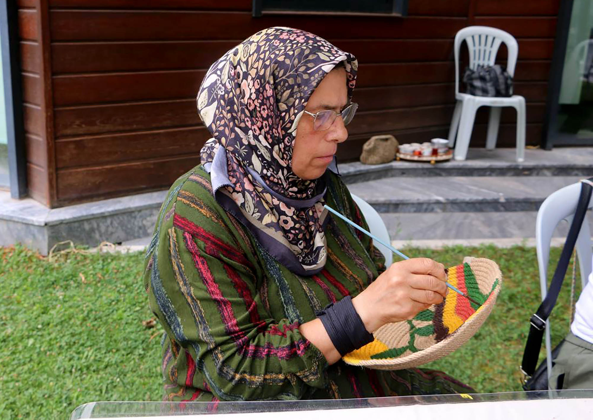 Özel bireyler ve anneleri hobi atölyelerinde el ele