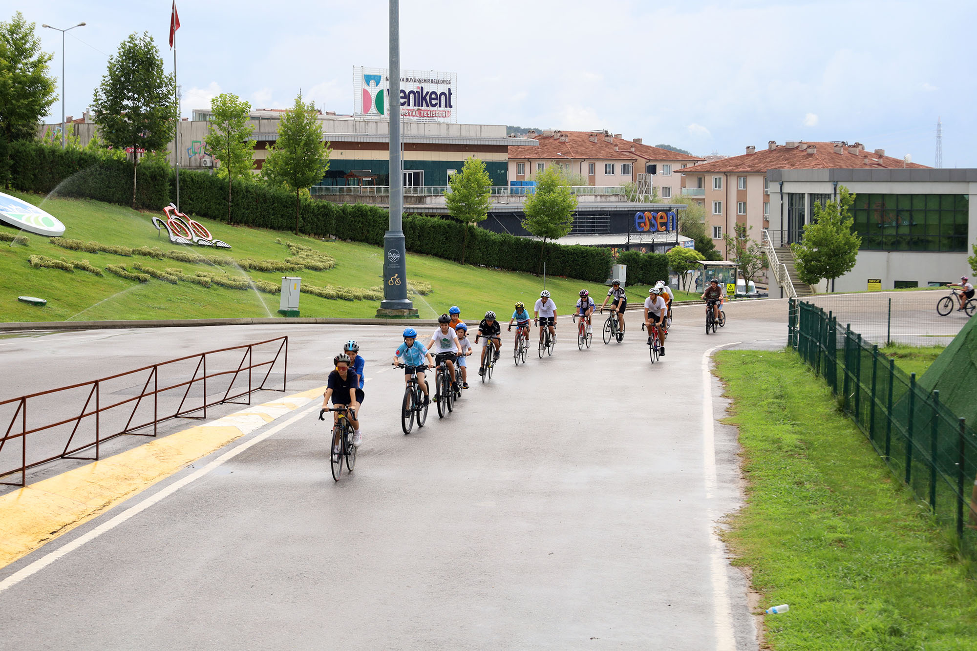 Büyükşehir geleceğin şampiyon pedallarını Ayçiçeği Vadisi’nde keşfediyor