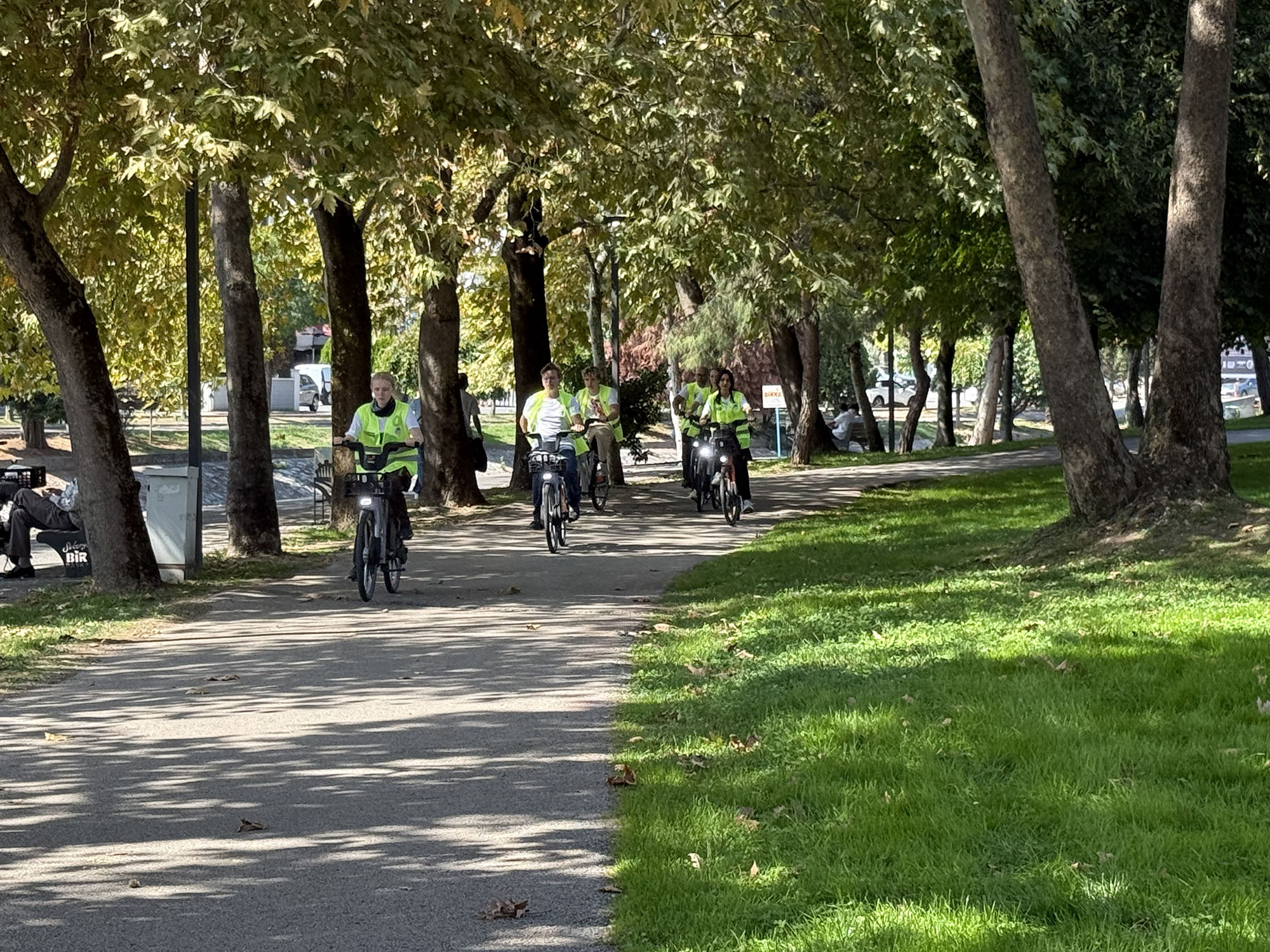 Misafir gençler Sakarya’da ‘yeşil gelecek’ için pedal çevirdi