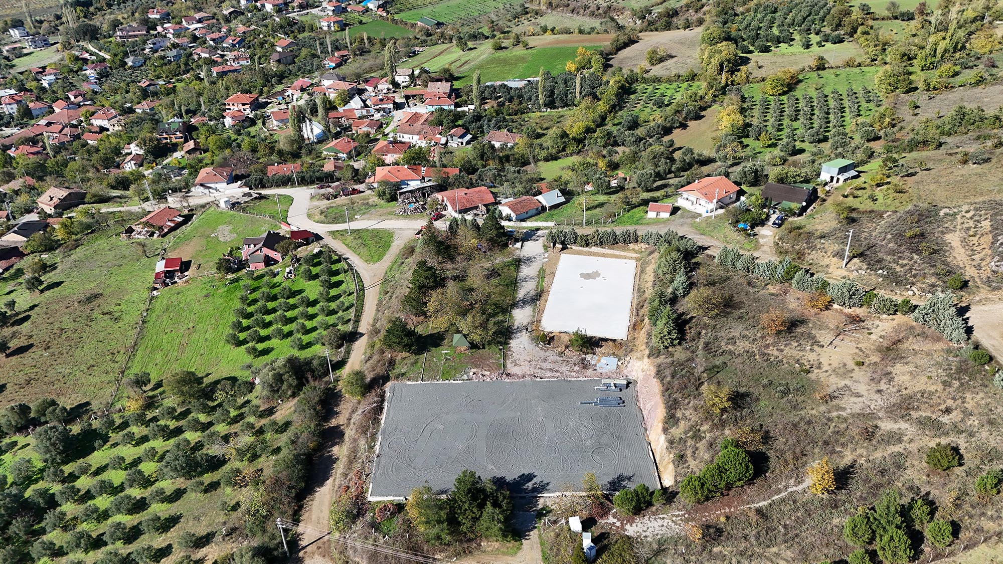 Büyükşehir’den Geyve’de Eşme ve Bayat’a spor kompleksi