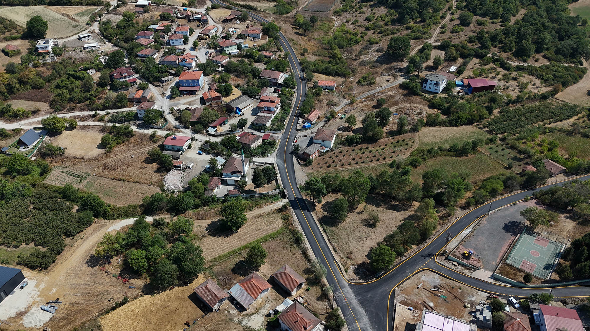 Büyükşehir yolları sil baştan yenilenen o ilçeyi şimdi tablo gibi işliyor