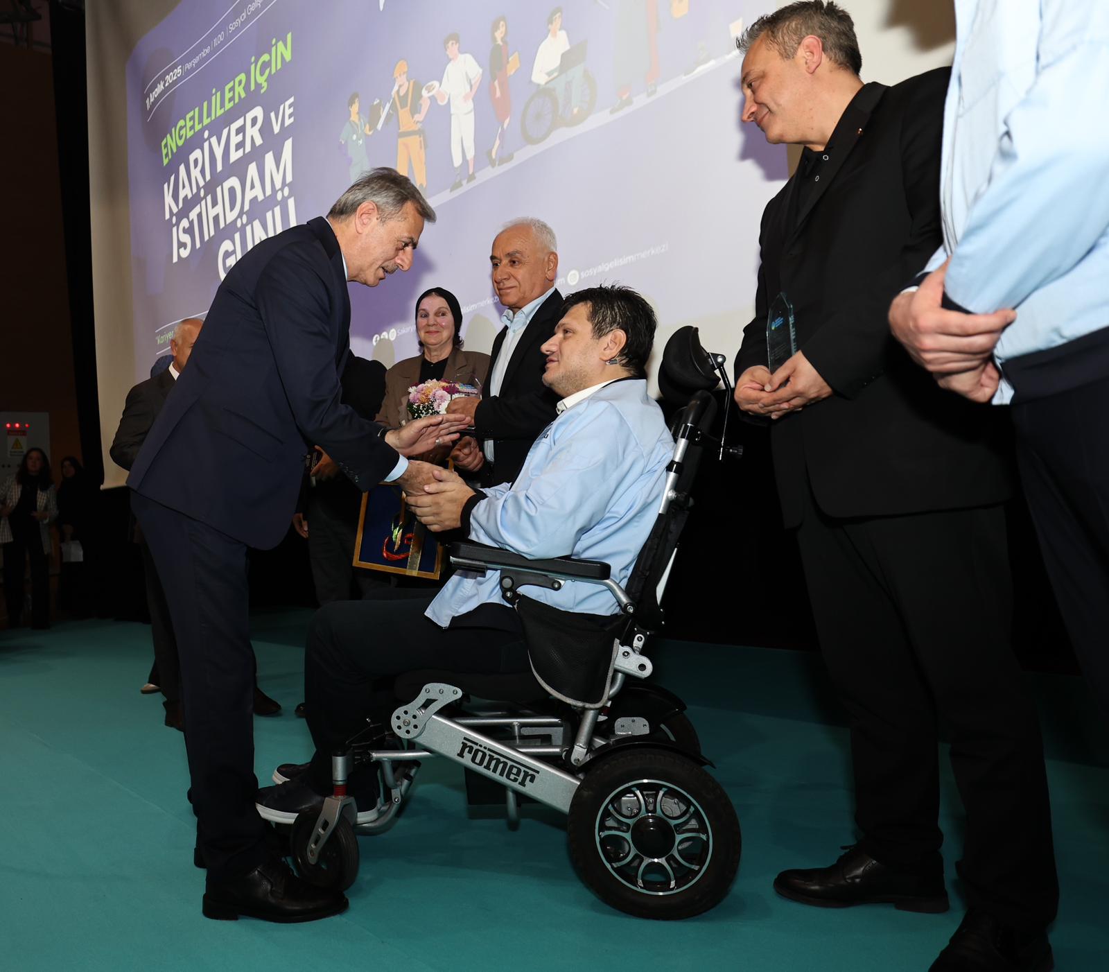 “Özel bireylerimiz gayreti ve azmiyle büyük başarılara imza atıyor”