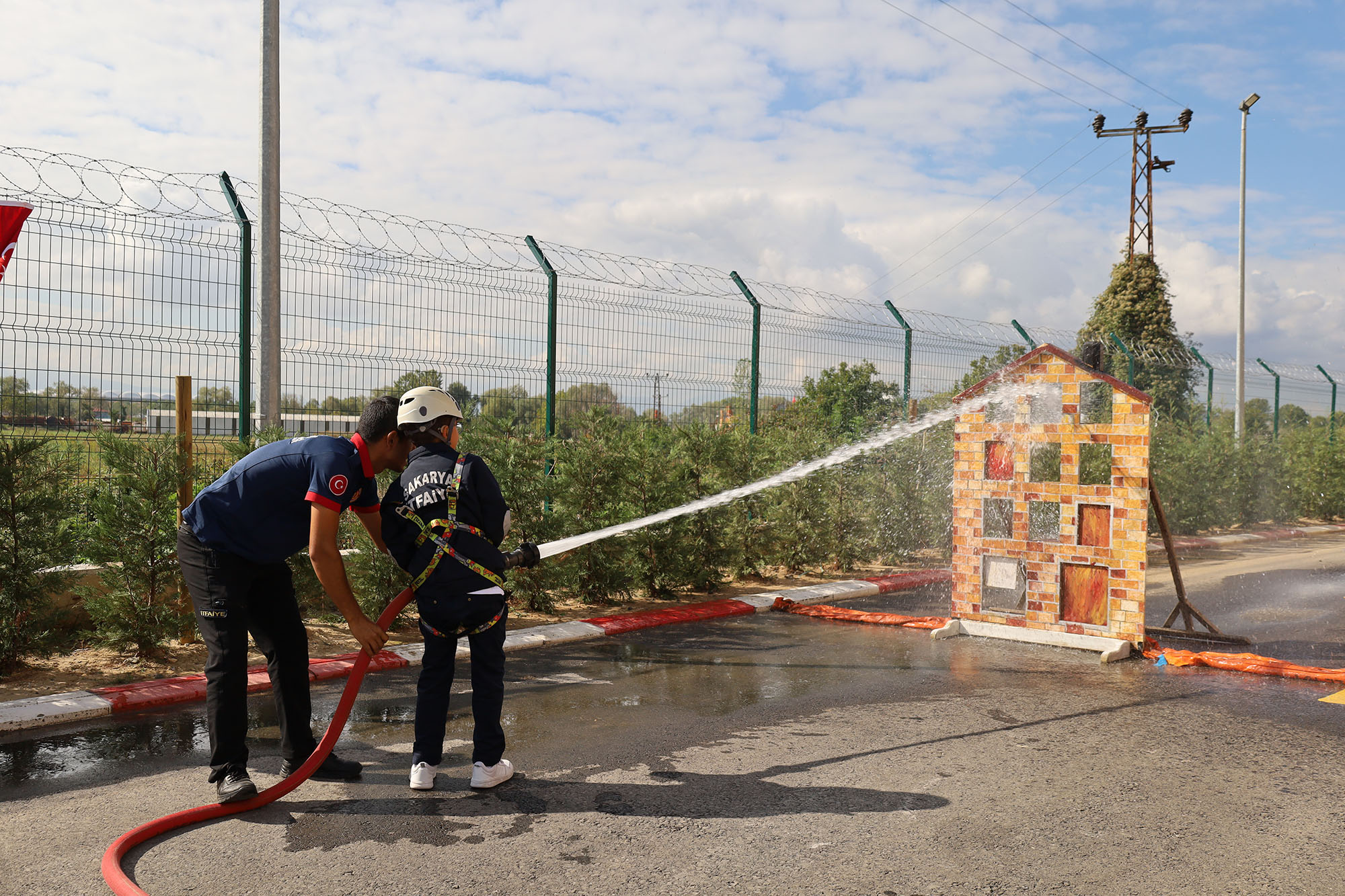 Büyükşehir itfaiyesinden miniklere afet bilinci