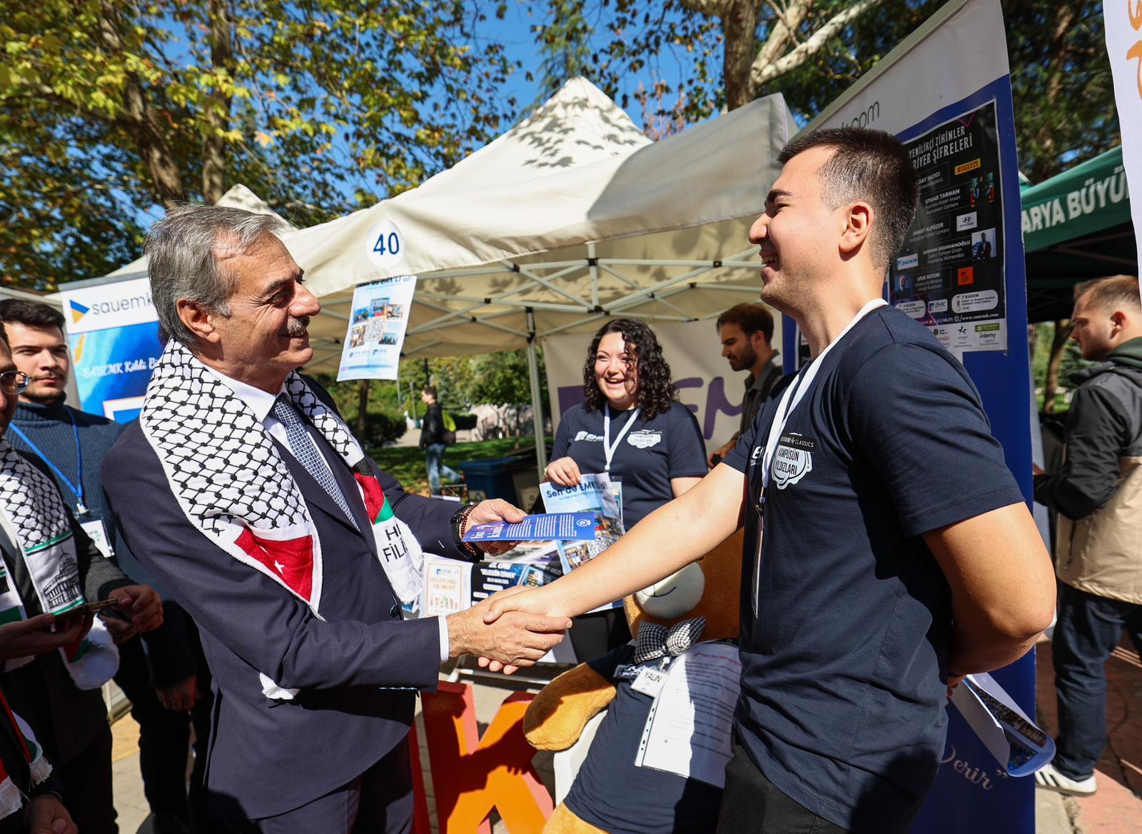 Yusuf Alemdar güzel gelişmeyi gençlerle paylaştı: “Şehir Kütüphanesi için çalışmalar başlıyor”