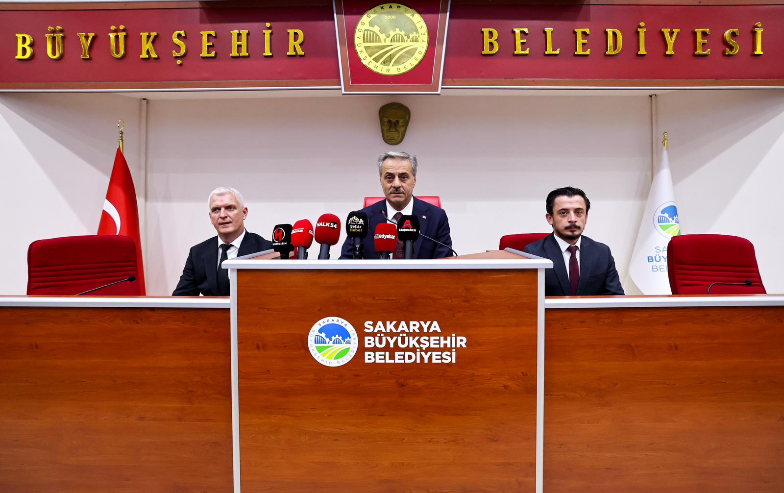 Yusuf Alemdar mecliste şehrin yeni müjdelerini paylaştı: Kimsesizler Oteli, 250 bin metrekare yeşil alan ve Kaynarca’ya SGM geliyor