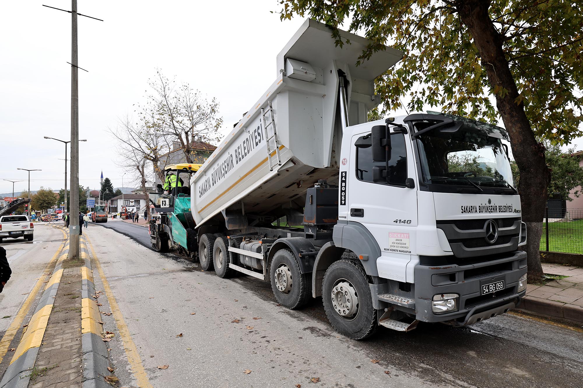 Hendek’in kalbi Şehit Gaffar Okkan Bulvarı’na Büyükşehir dokunuşu