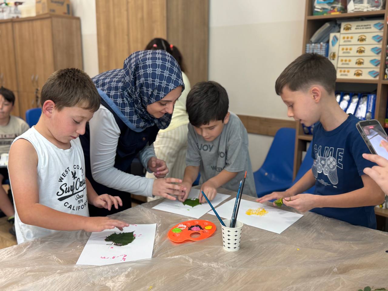 Genç Düşünürler Bilim Atölyesi’nde çocuklar bilimi deneyerek keşfetti