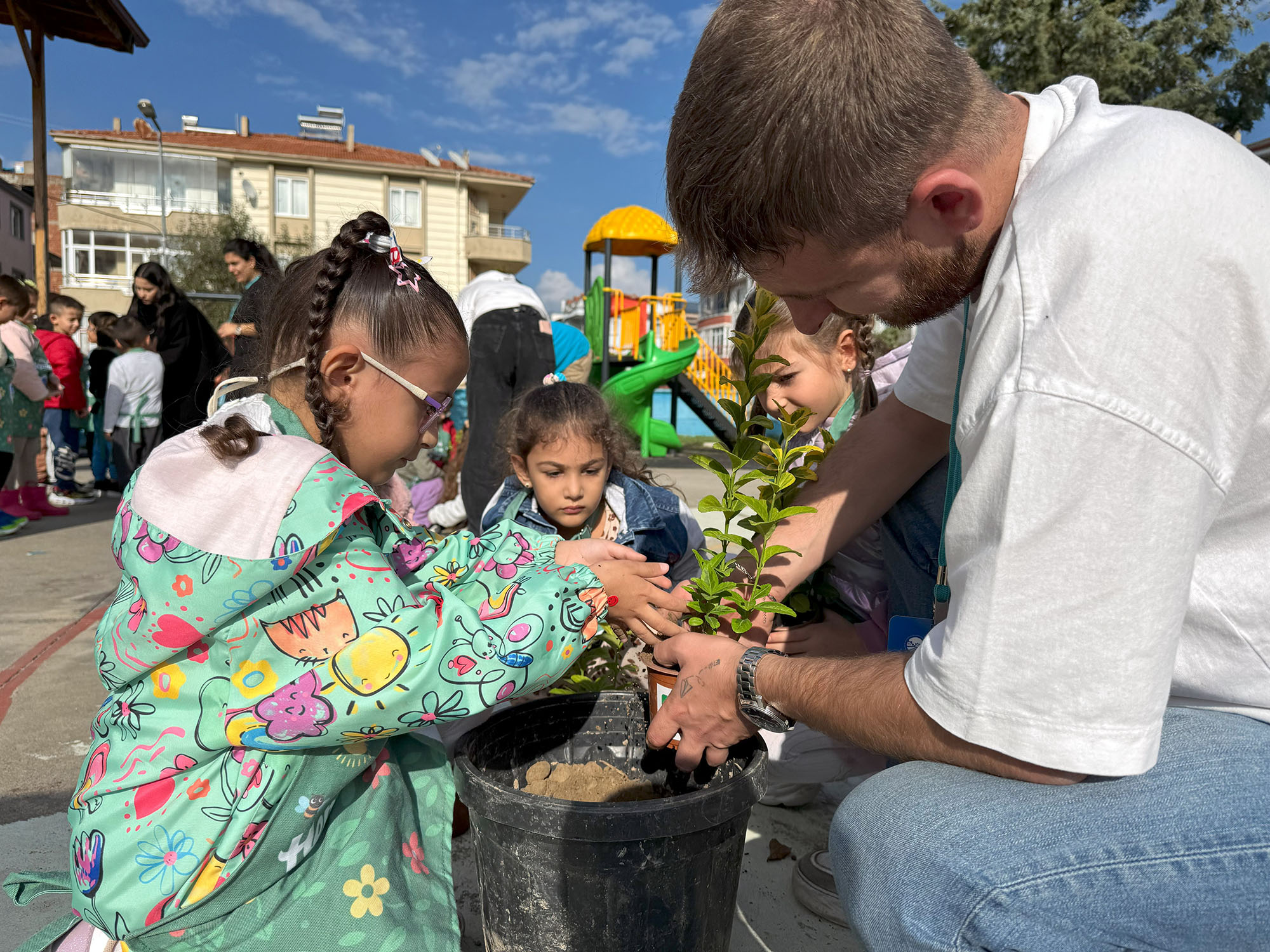 Toprağa dokunan minik eller Sakarya’da umudu ekti